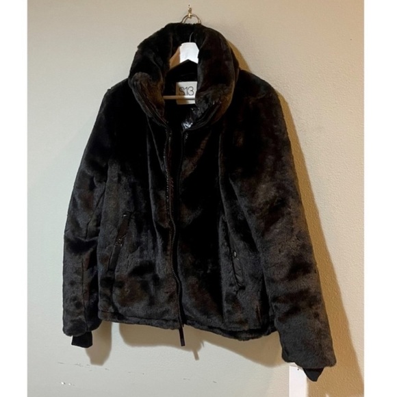 S13 by SAM. Faux Fur Coat in Black. - Picture 6 of 11